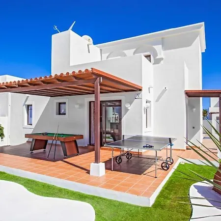 Playa Blanca Sleeps 6 Pool Air Con Wifi Willa